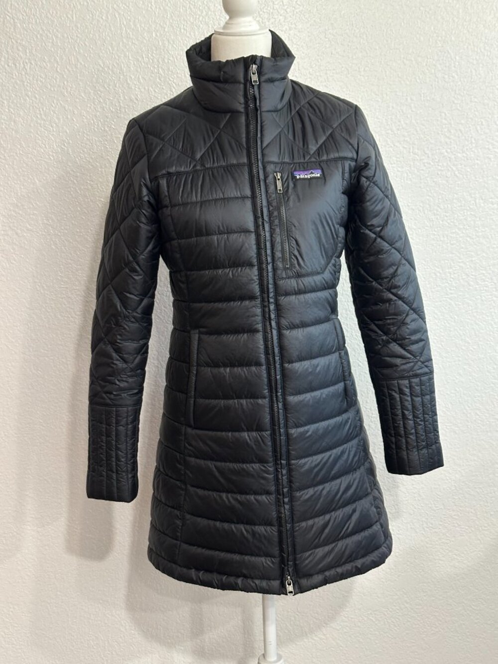 Patagonia Women’s Small Black Quilted Insulated Coat Long Puffer Jacket Recycled - Picture 2 of 9